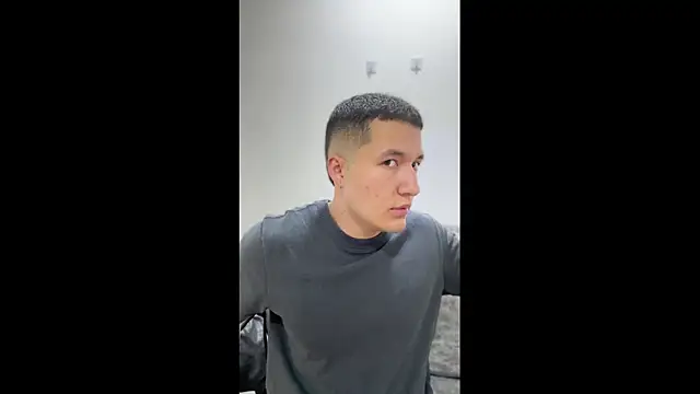 Pertunjukan Kamera Web Alexander_Connor