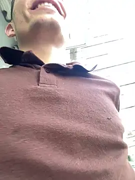 Show modela santiObrero na web-kameri