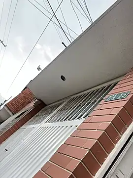 santiObrero webkamerás műsora