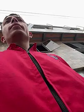 santiObrero: δια δικτυακό σόου στην κάμερα