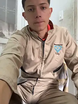 Show modela santiObrero na web-kameri