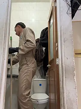 Show modela santiObrero na web-kameri