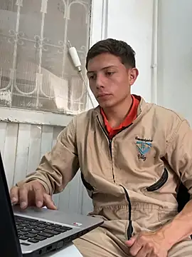 santiObrero Adlı Modelin Web Kamerası Şovu