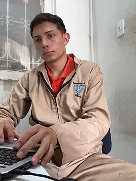 santiObrero webkamerás műsora