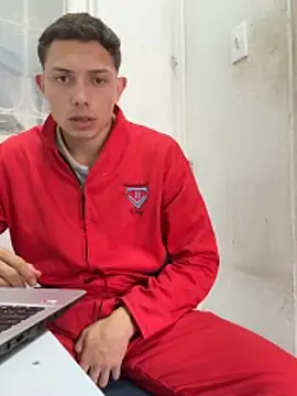 santiObrero Adlı Modelin Canlı Sohbet Odası