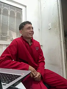Show modela santiObrero na web-kameri