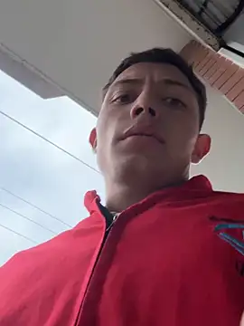 Show modela santiObrero na web-kameri