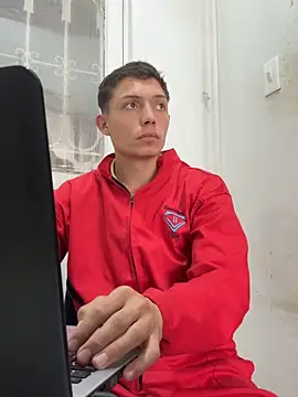 santiObrero webkamerás műsora