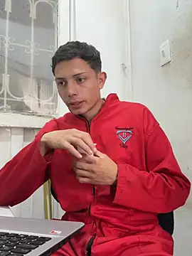 santiObrero Adlı Modelin Canlı Sohbet Odası