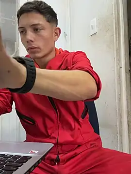 santiObrero Adlı Modelin Canlı Sohbet Odası