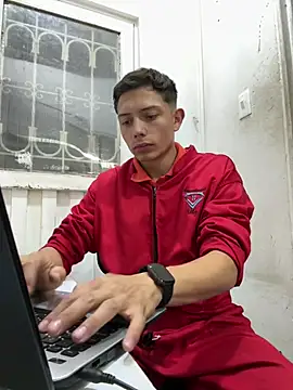 santiObrero élő XXX-chatje