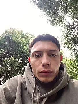 santiObrero webkamerás műsora