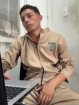 santiObrero Show in webcam
