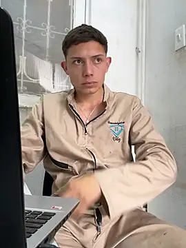 Show modela santiObrero na web-kameri