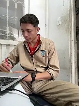 santiObrero Adlı Modelin Web Kamerası Şovu
