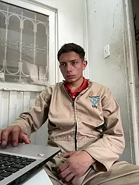 Show modela santiObrero na web-kameri
