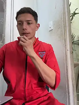 Show modela santiObrero na web-kameri