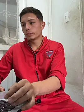 Show modela santiObrero na web-kameri