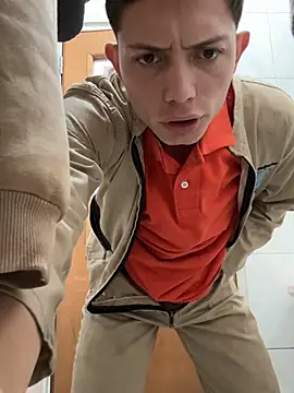 santiObrero webkamerás műsora