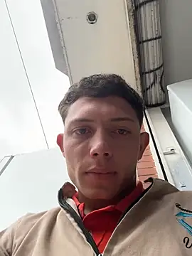 הופעת וובקאם של santiObrero
