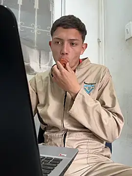 santiObrero: вебкам-шоу