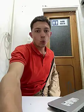 santiObrero Adlı Modelin Web Kamerası Şovu