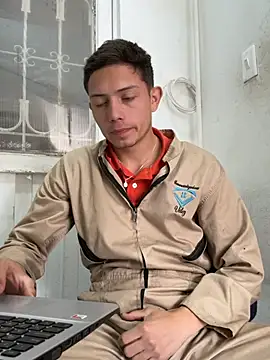 santiObrero webkamerás műsora