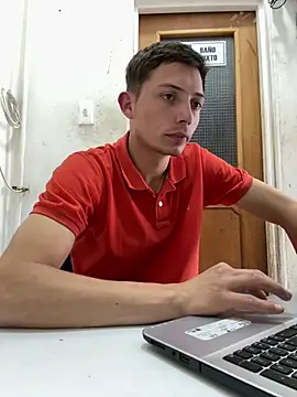 santiObrero webkamerás műsora