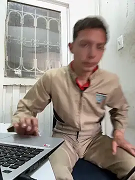 santiObrero webkamerás műsora