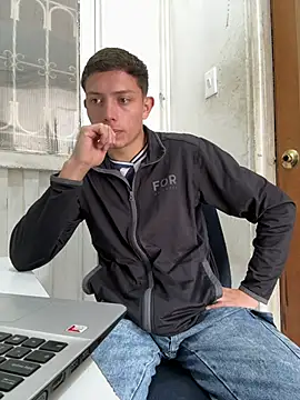 santiObrero Adlı Modelin Web Kamerası Şovu