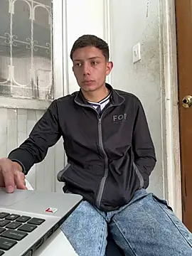 santiObrero Adlı Modelin Web Kamerası Şovu