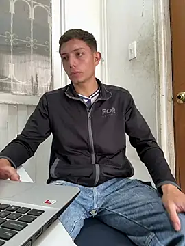 santiObrero Adlı Modelin Web Kamerası Şovu
