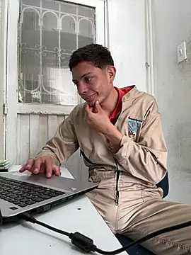 santiObrero Adlı Modelin Web Kamerası Şovu