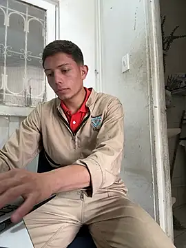 santiObrero Adlı Modelin Web Kamerası Şovu