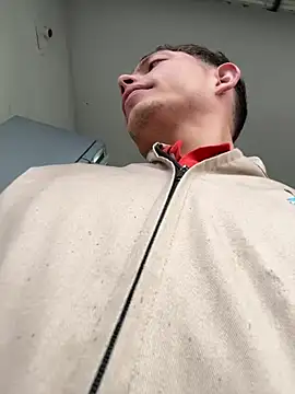santiObrero webkamerás műsora