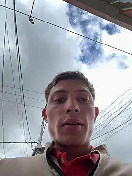 Show modela santiObrero na web-kameri