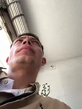 santiObrero webkamerás műsora