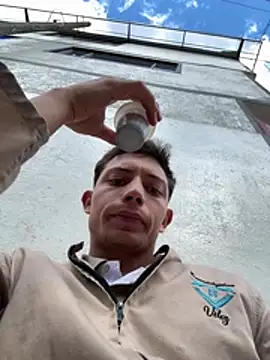 santiObrero Show in webcam