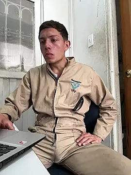 santiObrero Adlı Modelin Web Kamerası Şovu