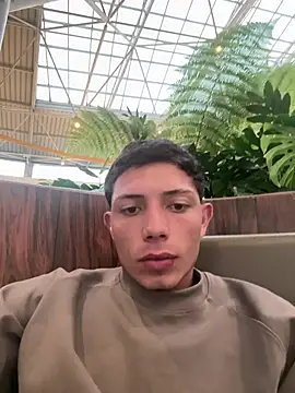 santiObrero webkamerás műsora