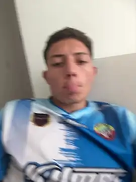 Show modela santiObrero na web-kameri
