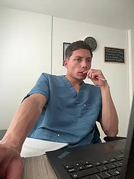 santiObrero Adlı Modelin Web Kamerası Şovu