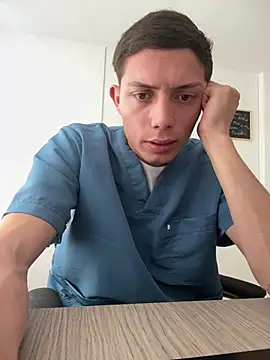 santiObrero webkamerás műsora