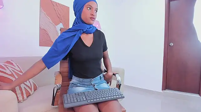 Show modela Amira_Alzahra na web-kameri