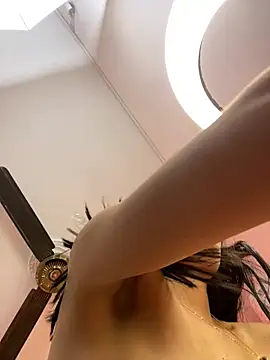 Auri__ Show in webcam