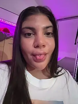 הופעת וובקאם של MinaKhalina