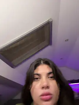 הופעת וובקאם של MinaKhalina