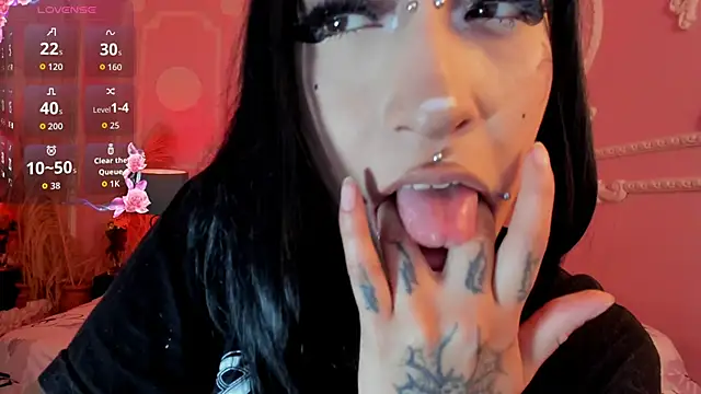 Kat_VonDe Show in webcam