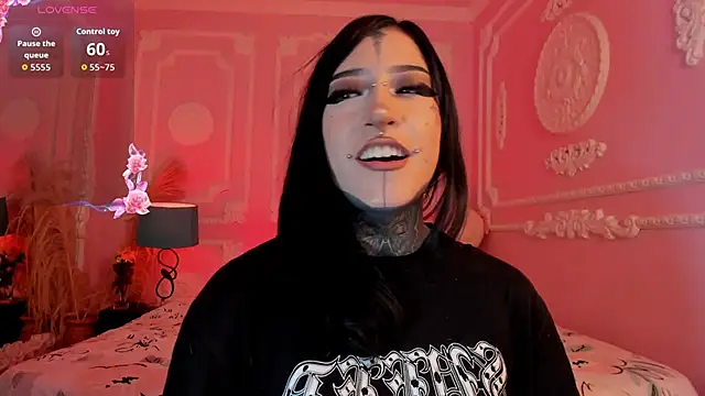 Kat_VonDe Adlı Modelin Canlı XXX Sohbeti