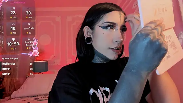 Kat_VonDe's Live XXX Chat
